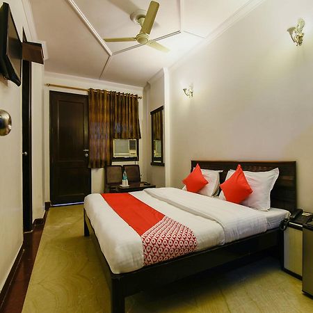 Hotel Amrit Villa Делхи Екстериор снимка