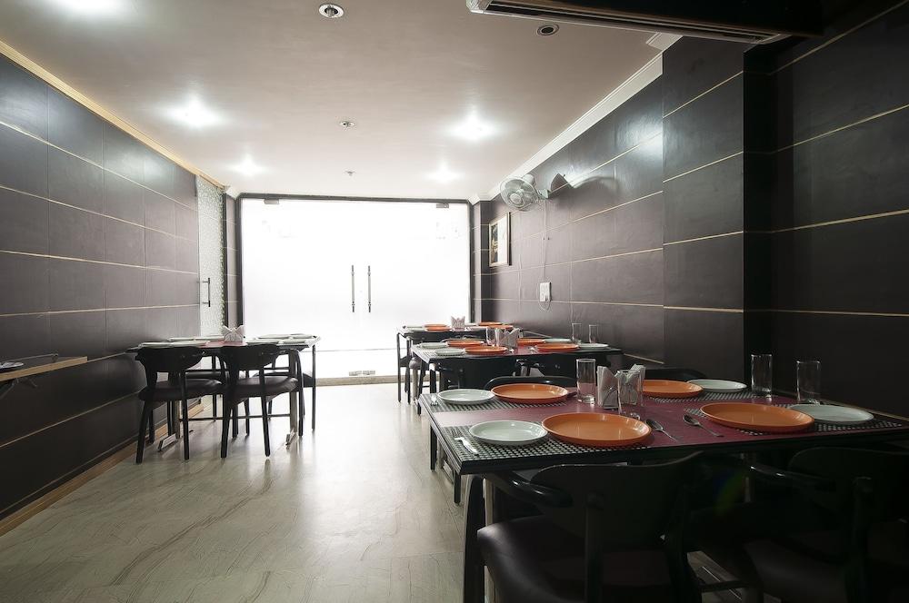 Hotel Amrit Villa Делхи Екстериор снимка