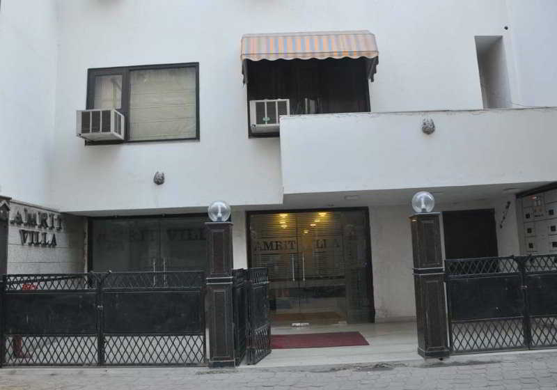 Hotel Amrit Villa Делхи Екстериор снимка