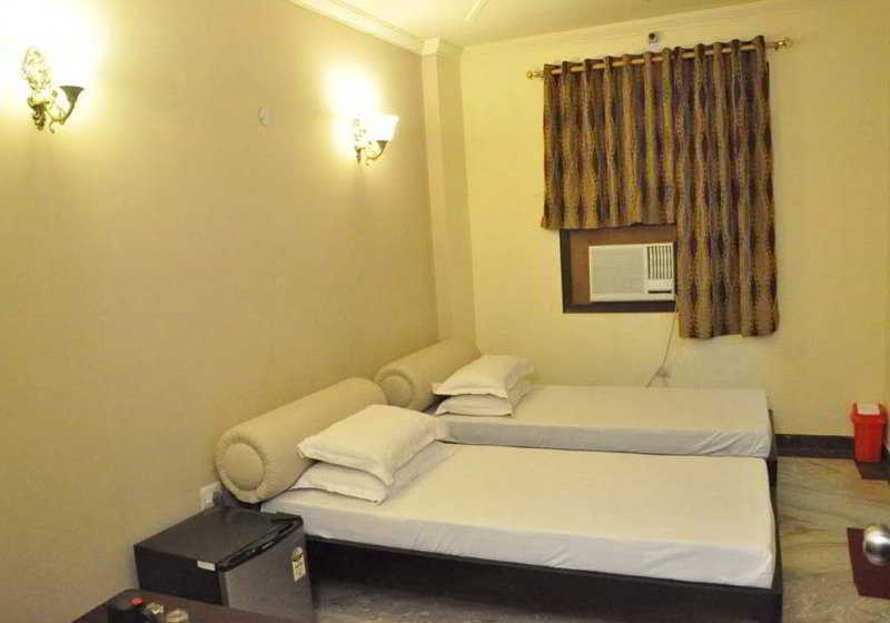 Hotel Amrit Villa Делхи Екстериор снимка