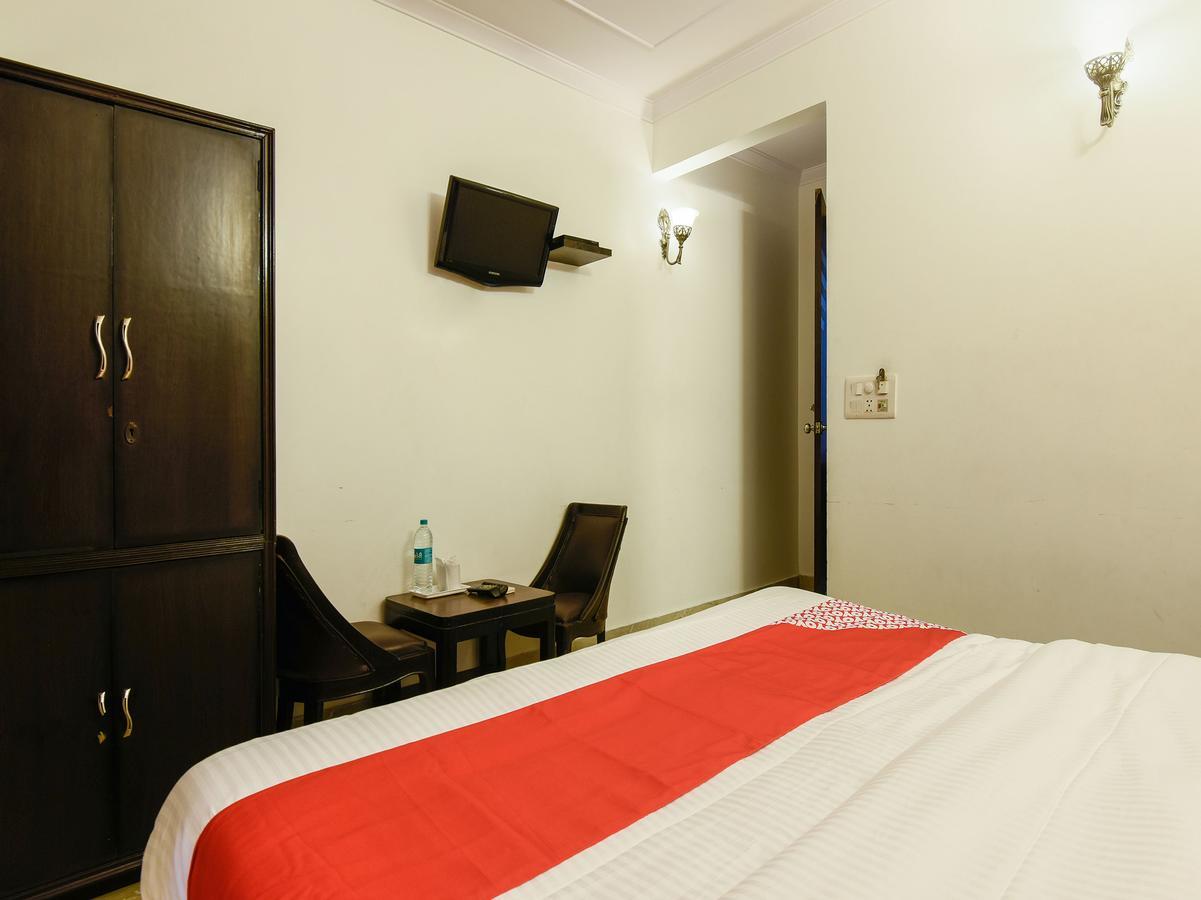 Hotel Amrit Villa Делхи Екстериор снимка