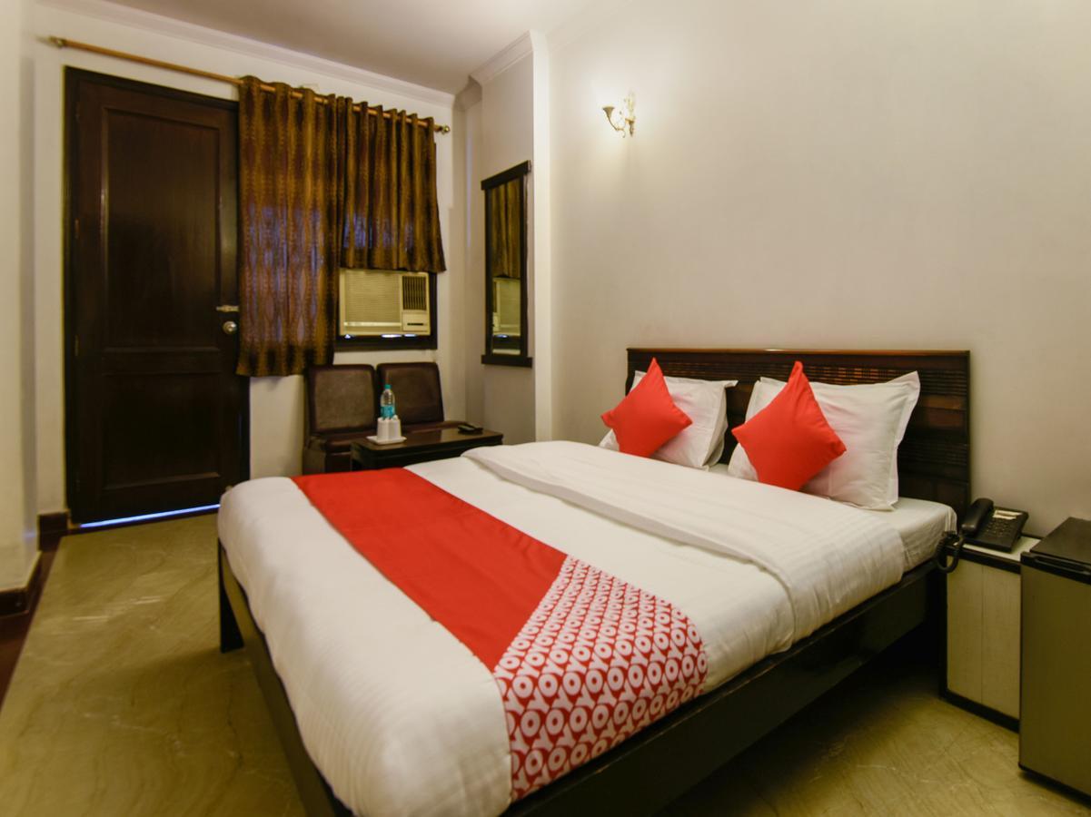 Hotel Amrit Villa Делхи Екстериор снимка