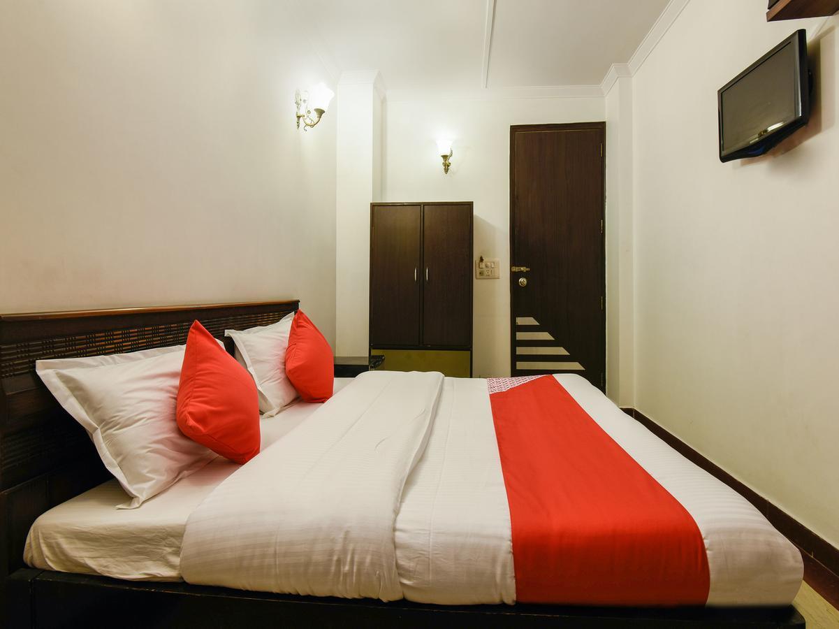 Hotel Amrit Villa Делхи Екстериор снимка