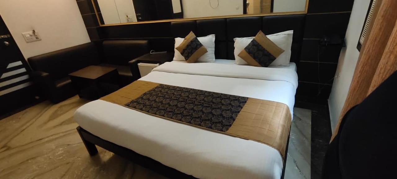 Hotel Amrit Villa Делхи Екстериор снимка