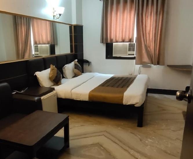 Hotel Amrit Villa Делхи Екстериор снимка