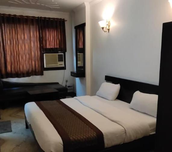 Hotel Amrit Villa Делхи Екстериор снимка
