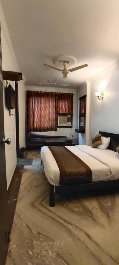 Hotel Amrit Villa Делхи Екстериор снимка
