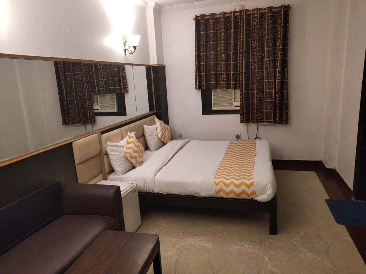 Hotel Amrit Villa Делхи Екстериор снимка